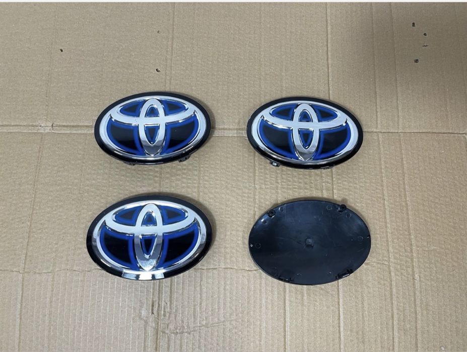 Эмблема стекло на CAMRY 70