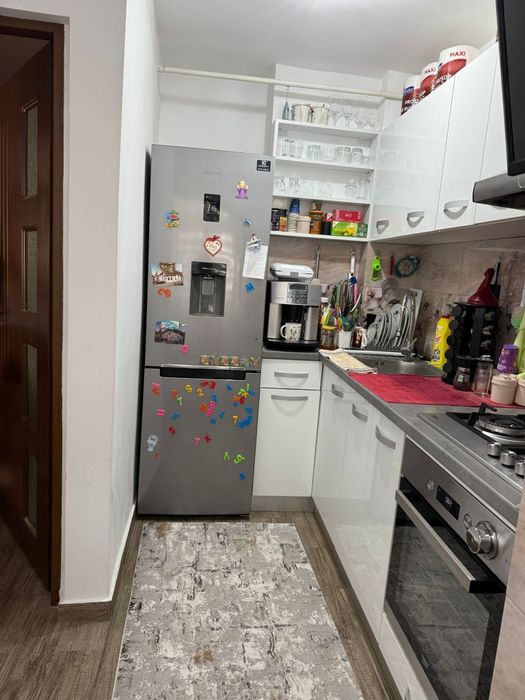 Vand / schimb Apartament 2 camere decomandat 9 mai