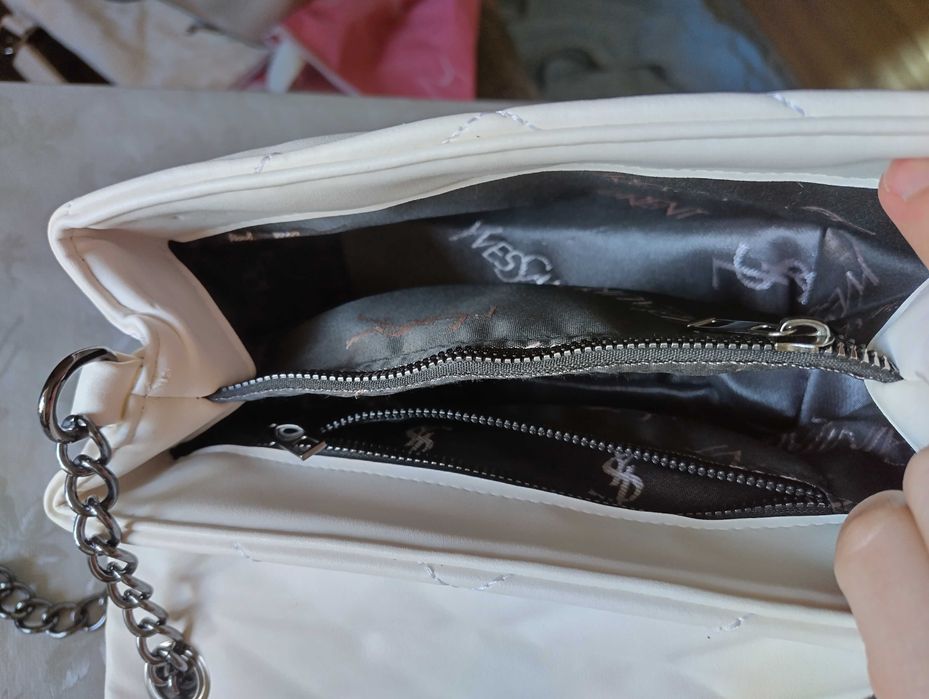 Малка бяла дамска чанта