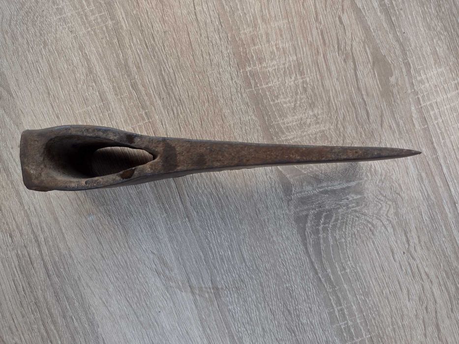 Брадва тупор ...