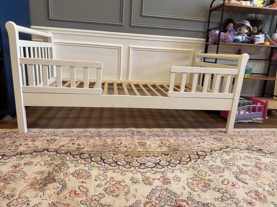 Продам детскую кровать. Массив береза.