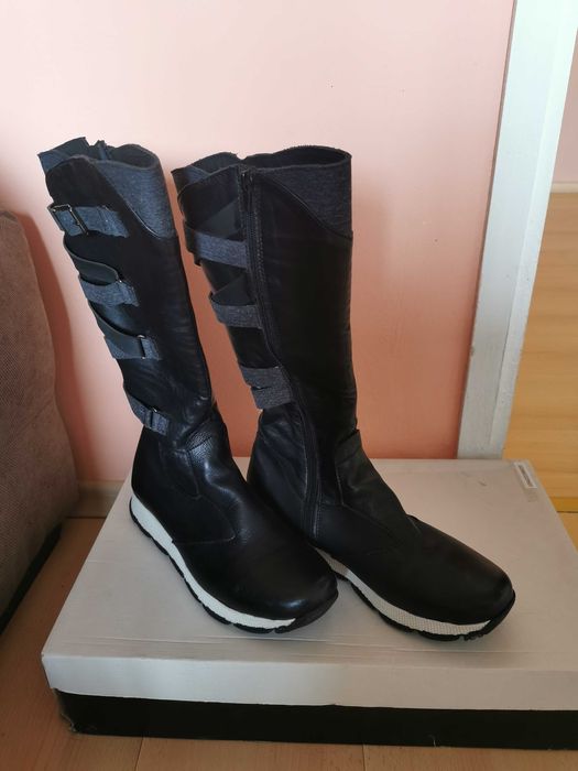 Дамски кожени ботуши