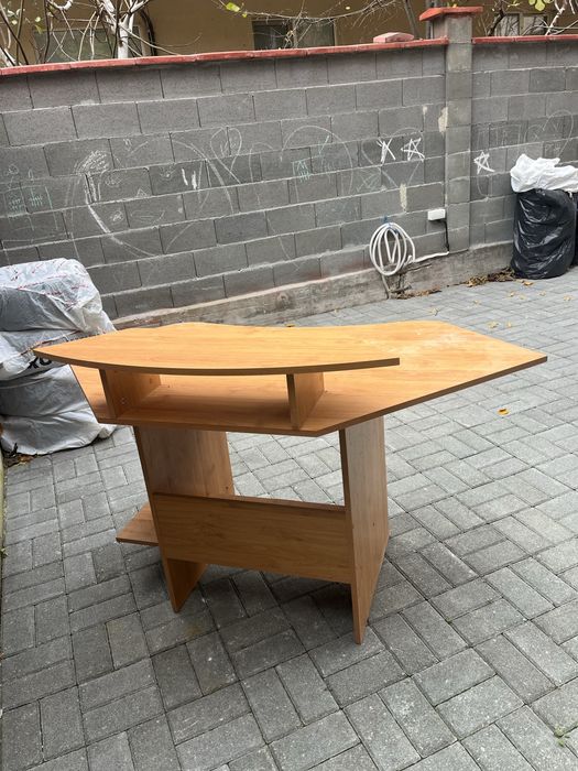 Ъглово бюро.