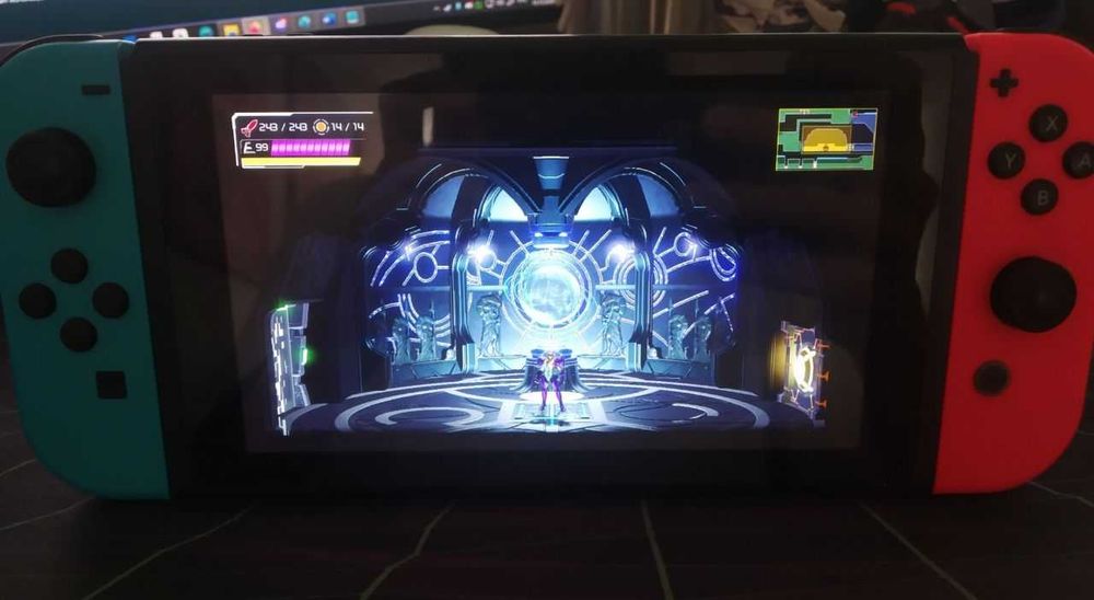 Nintendo Switch v1 полный комплект с чехлом