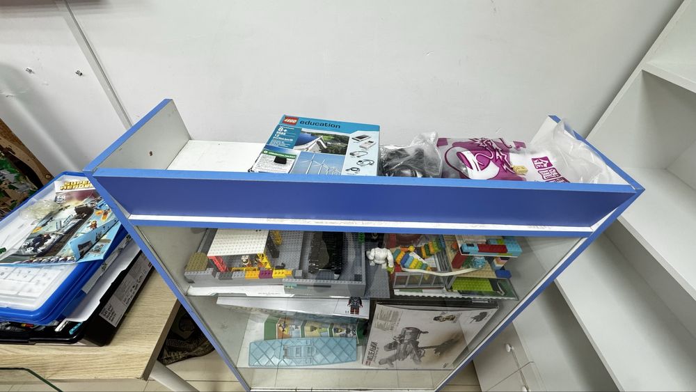 Ветрина шкаф синий