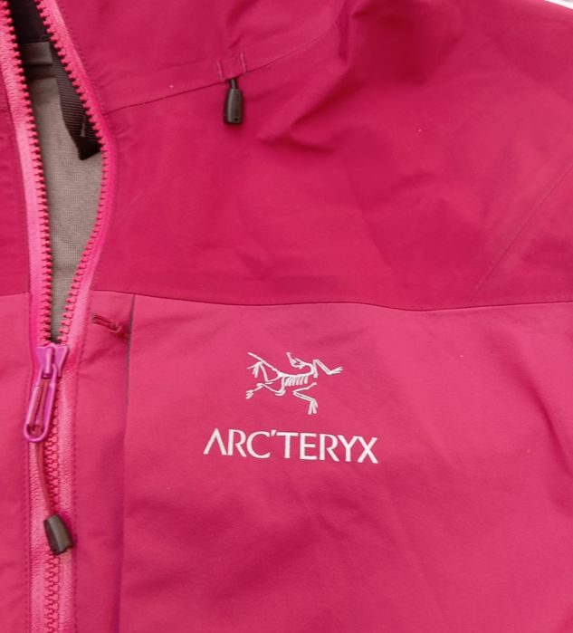 Vând geaca dama Arcteryx!