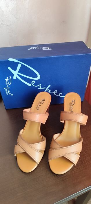 Продам босоножки кожаные