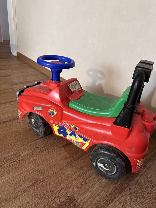 Продам машинку толокар Полесье