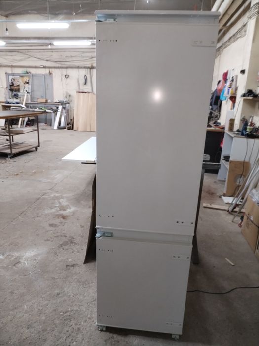 Хладилник за вграждане.