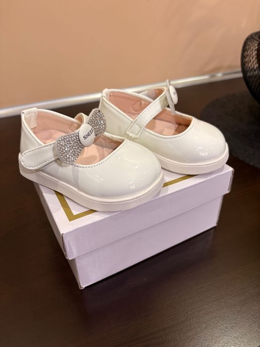 Бебешки официални обувки за момиче