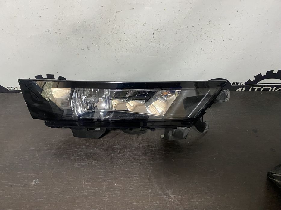 Proiector ceata dreapta Skoda Rapid