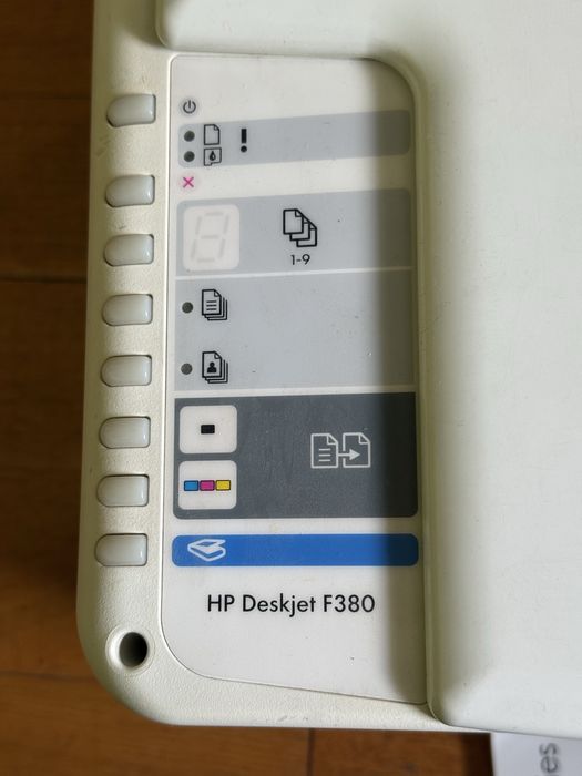 Продавам hp deskjet 3 в 1 копиране, скенер, принт