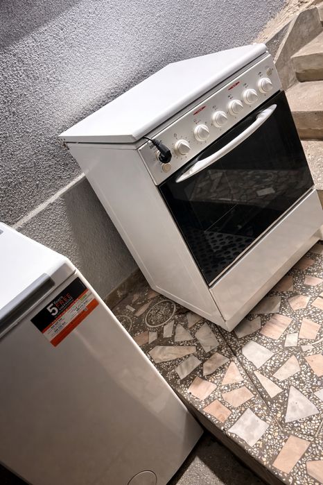 Aragaz Zanussi+racord gaz 2m ofer transport+2manipulatori 100 lei iasi