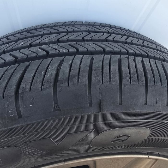 Шины с дисками в отличном состояние