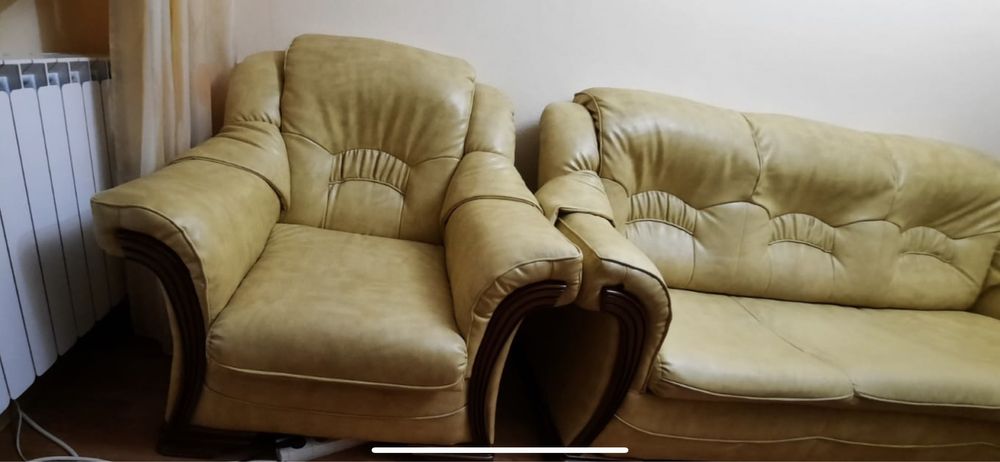 Canapea si fotolii din piele ecologica.