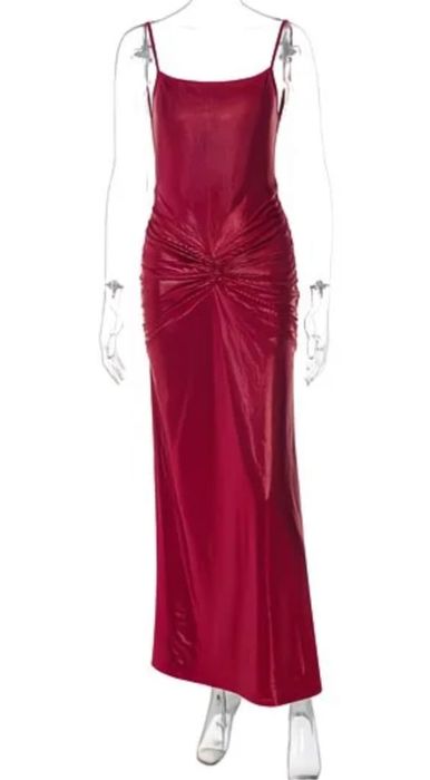 Блестящее красное платье