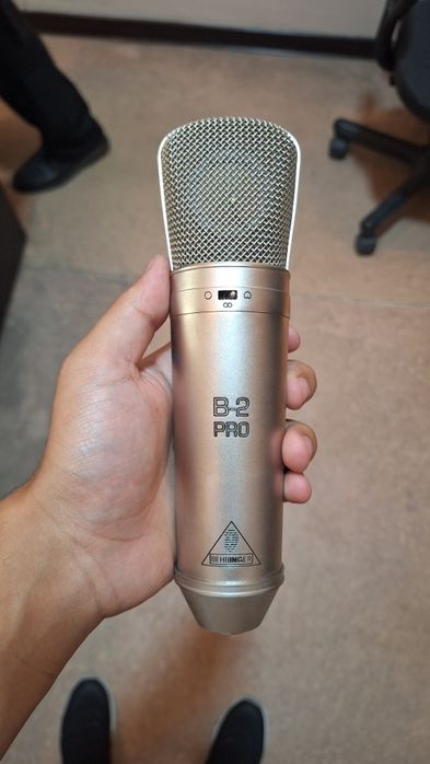 Продам Behringer B2 pro