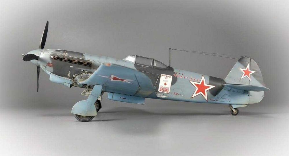 Сборная модель самолета Як-9Т (Звезда, 1:48)