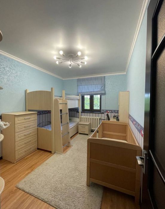 Квартира на Ц1-Чайкоф 3/4/4 общ пл 80м с обстановкой