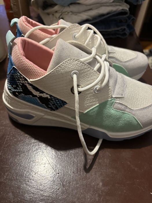 Стилни дамски обувки