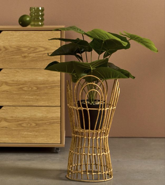 Поставка за саксия