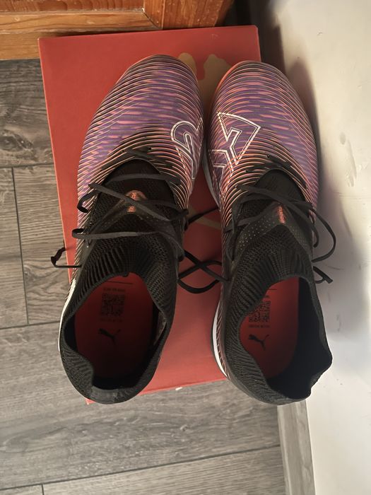Vand ghete de fotbal puma aproape noi