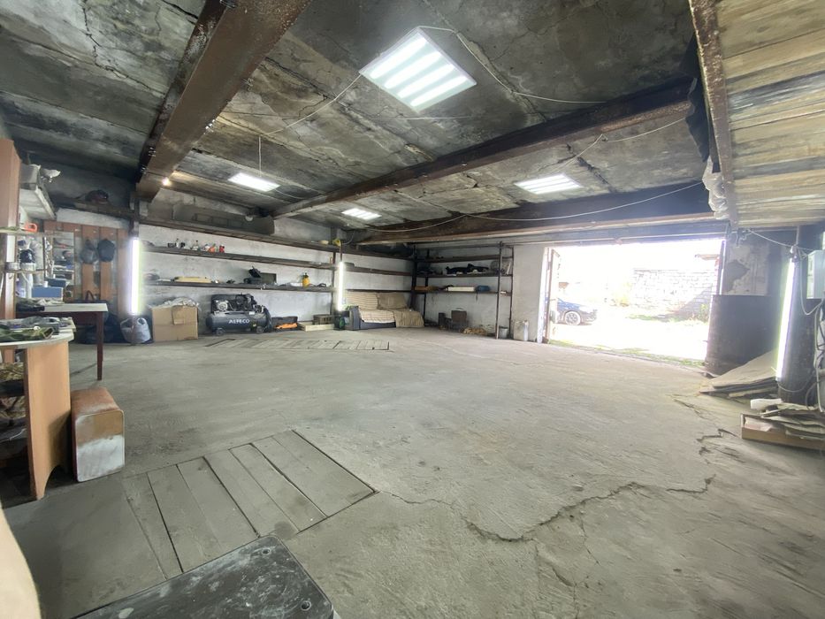 Просторный гараж