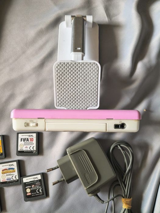 Nintendo Ds lite cu accesorii ( nu e modat)
