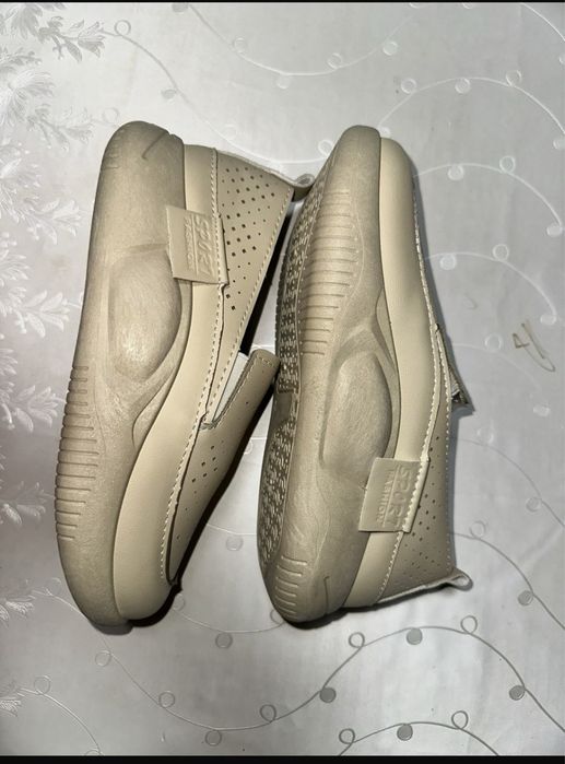 Легкие кроссовки на лето