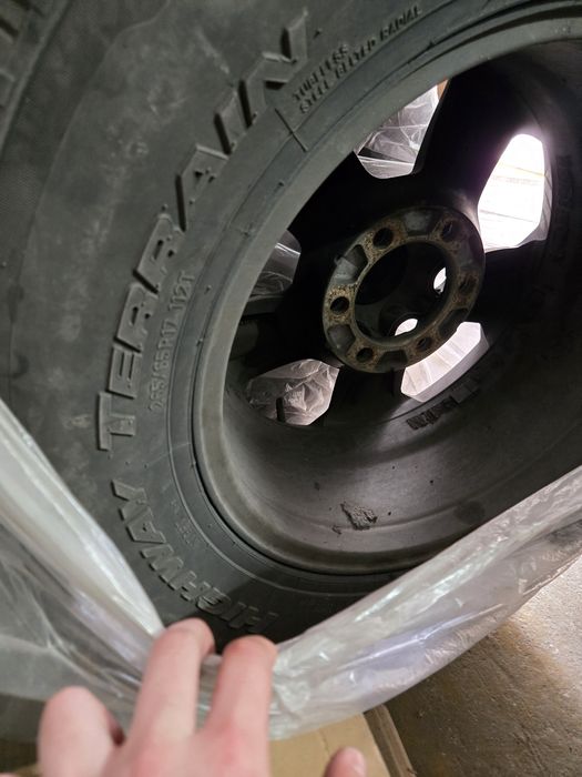 Продам резину 265/65/17 (ДЖИП)