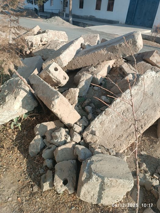 Beton blok,toshlari bor