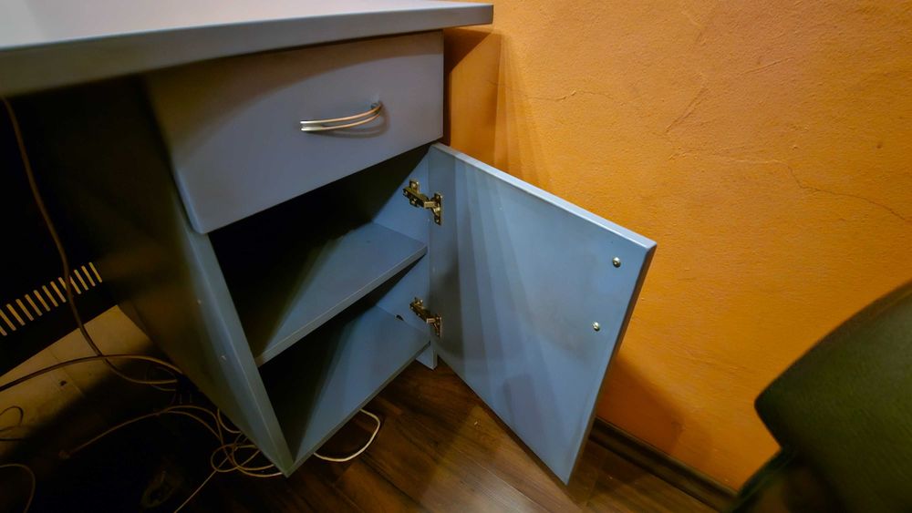 Бюро и заседателна маса