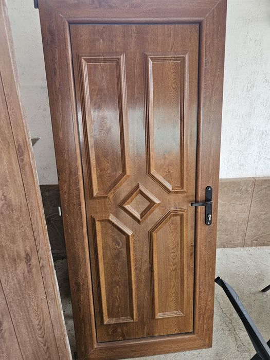 ПВЦ врата с каса 149х233