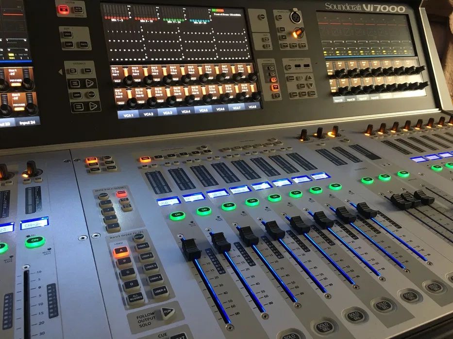 Vând mixer digital Soundcraft VI7000