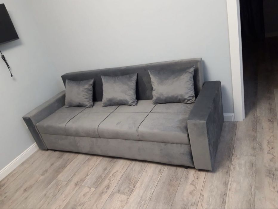 Продаются диваны.По поводу цены обращайтесь в ватсапп