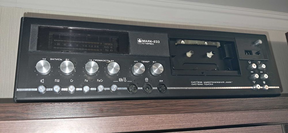 магнитофон Маяк 233 + 30 кассет б/у. САМОВЫВОЗ.
