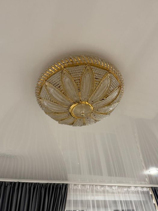 Продам хрустальню люстру новая