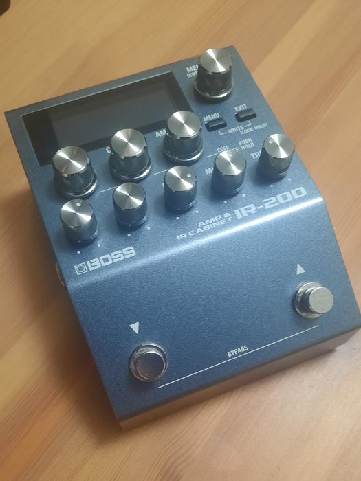 Гитарный процессор Boss IR-200