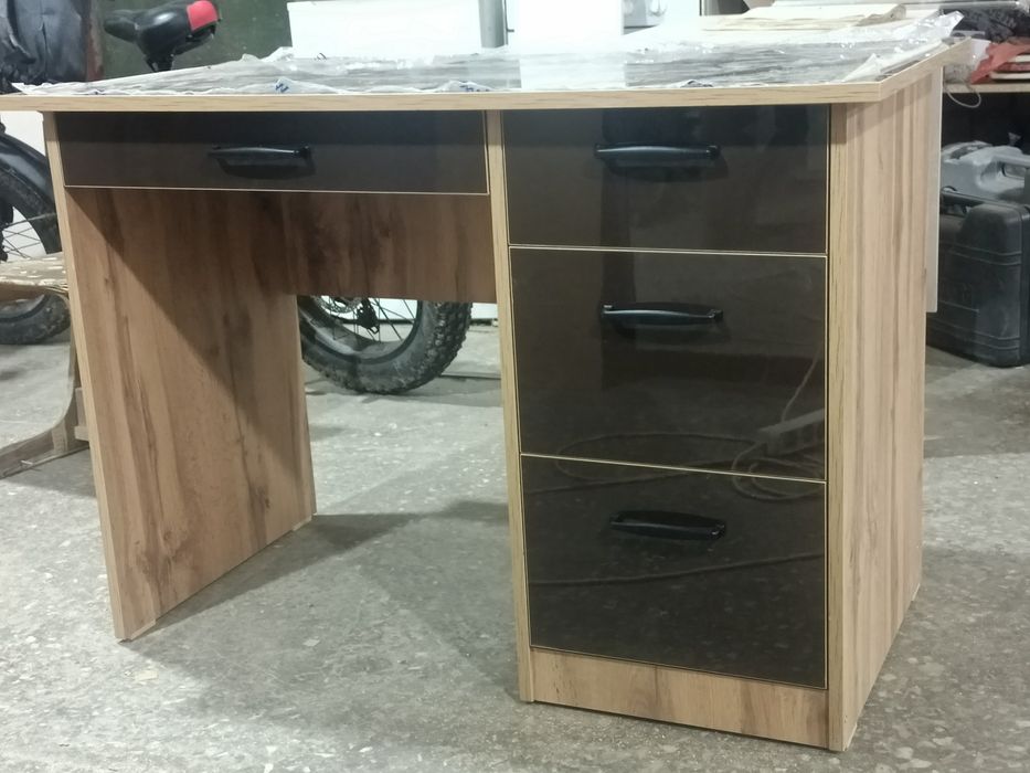 Продам стол письменный, новый