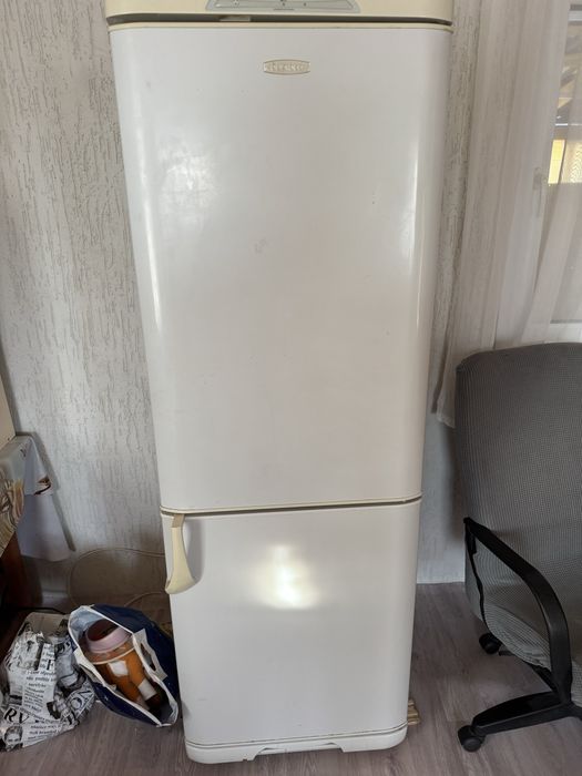 Продам 2 холодильника.