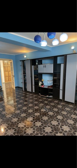 Vand apartament 2 camere la 10 min.mers pe jos pana la piata centrala