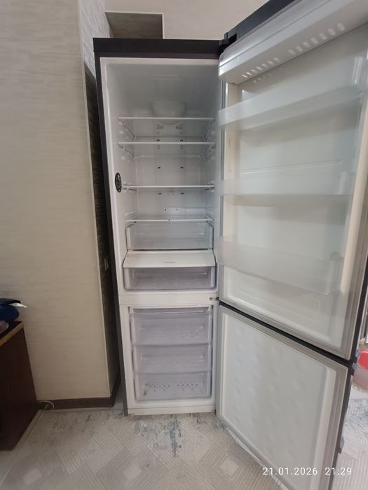 Холодильник Samsung
