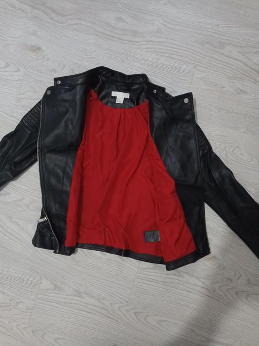 Geaca nouă/ bine întreținută