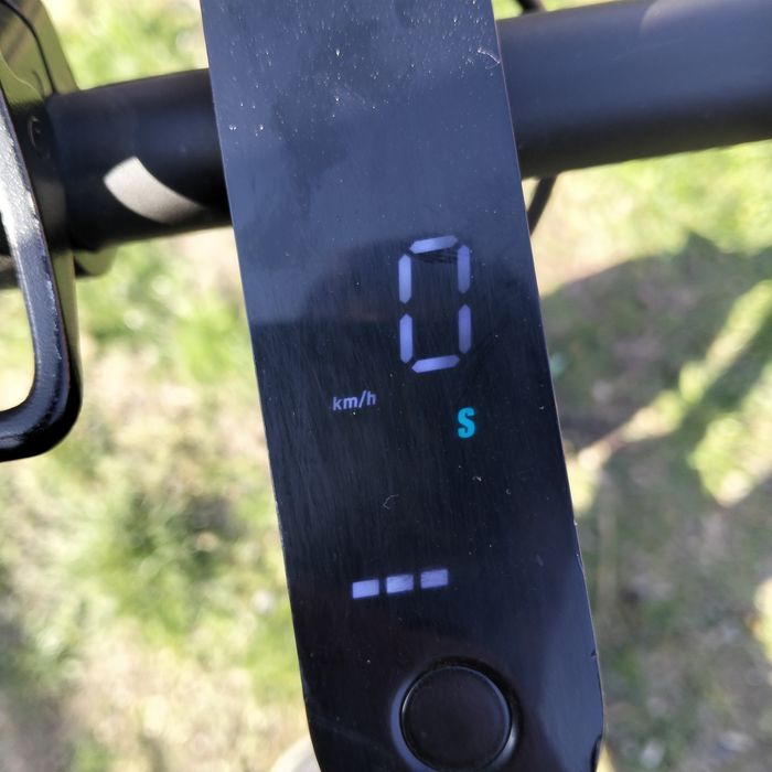 Vând trotineta xomi m3006