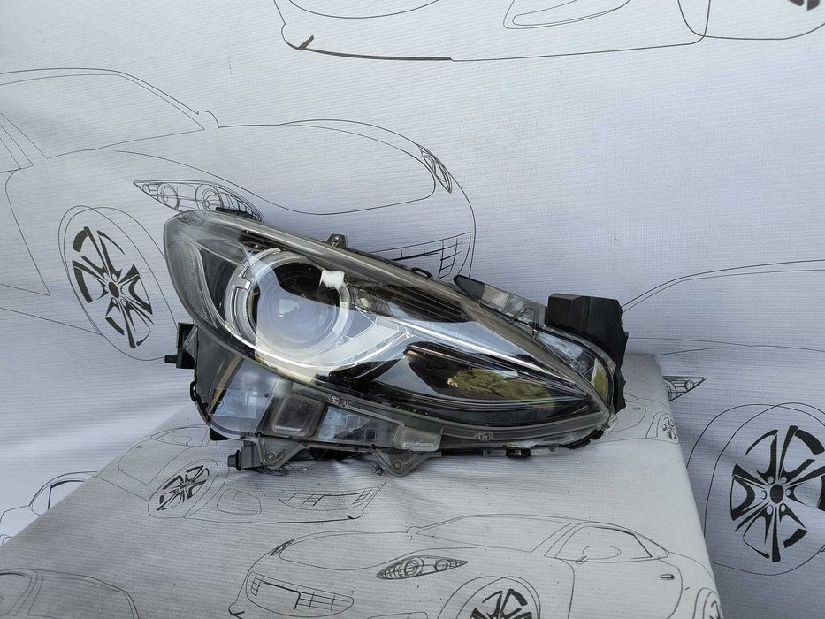 Far Dreapta Uk Xenon Bi-Xenon Mazda 3 2014 / 2013-2016 Cod OEM BHT651030 (1E1)