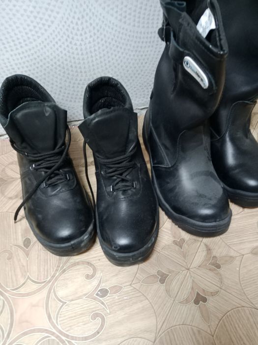 Сапоги  две пары летние 42,.43размеры,. и одна пара зимний 43р