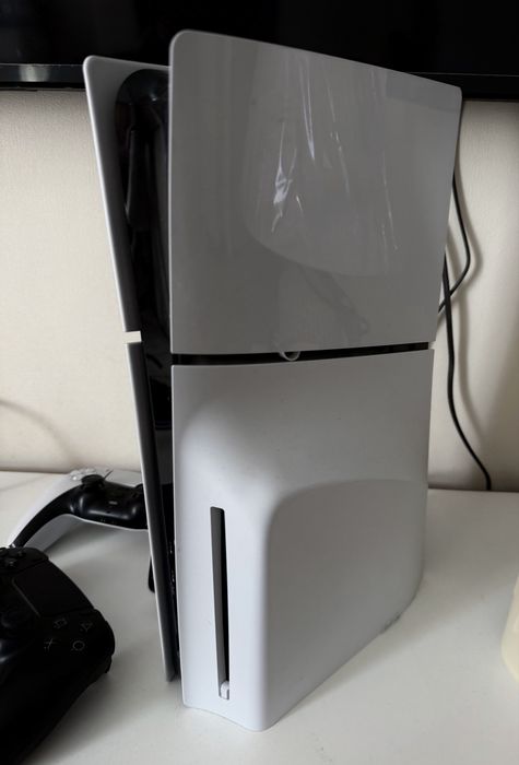 Продам срочно Play Station 5