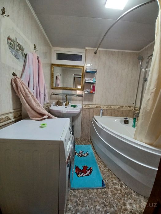 Продаю 4 х комнатную. Микрорайон