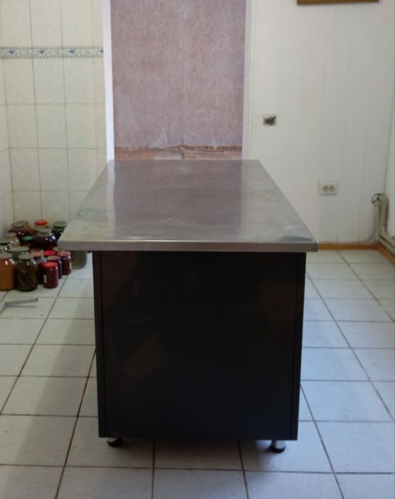 Продам производственный стол
