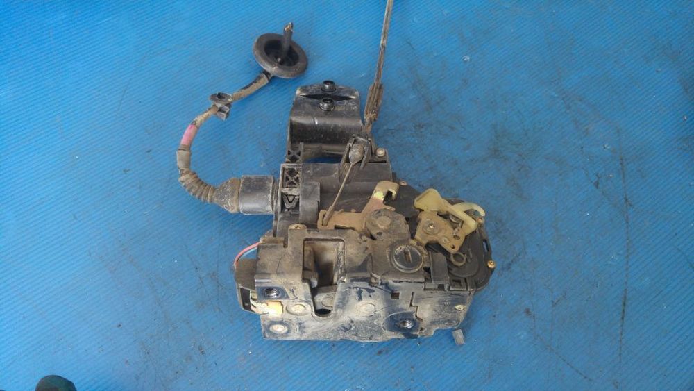 broasca usa dreapta spate vw passat b5 3b4839016a